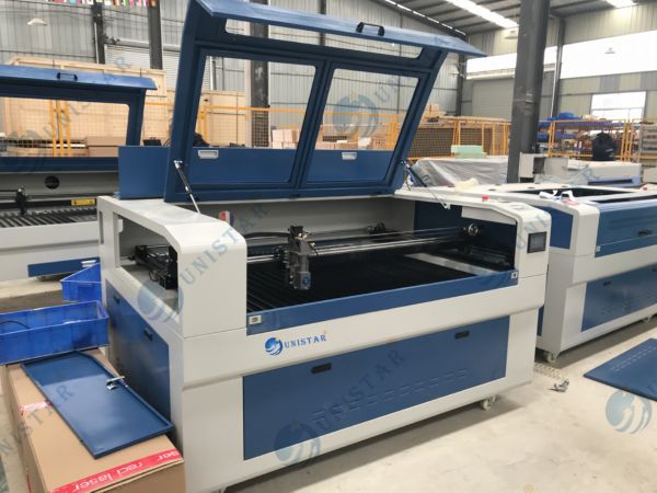Máquina de corte por láser de metal y no metálica CO2 CO2 Metal And Nonmetal Laser Cutting Machine